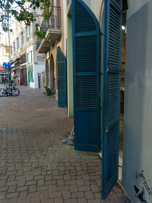 Large 1460590196